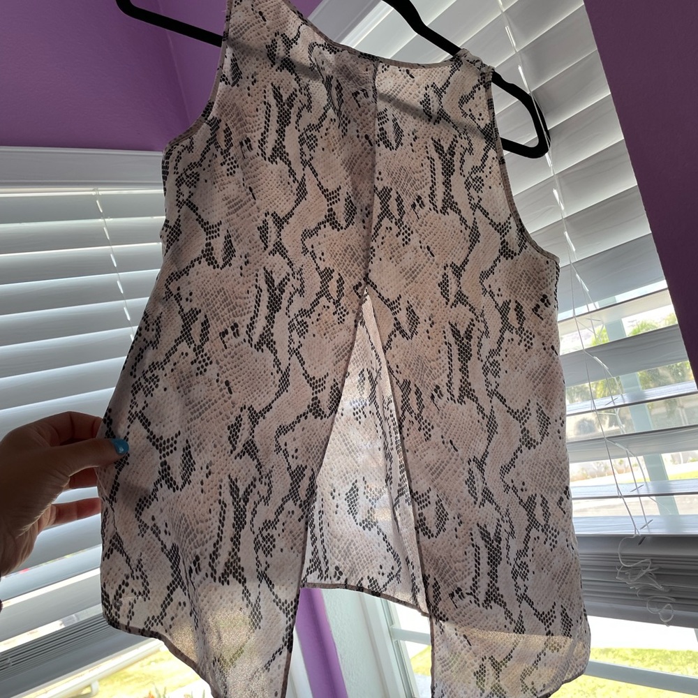 Open back - Picture 3 of 3